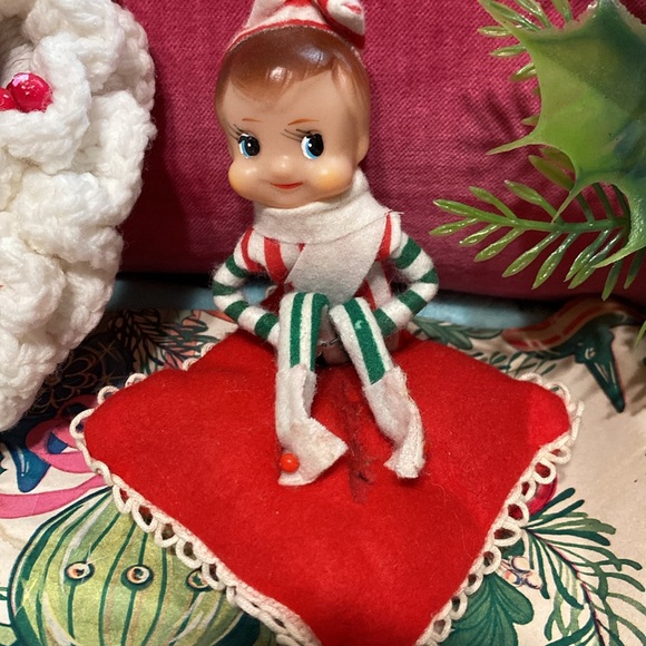 Vintage Christmas lot very adorable pixie Flock Santa vintage plastic Holly Berr - Picture 3 of 12